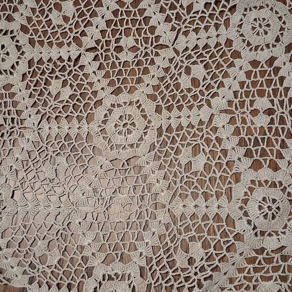 Set Of 3 Elegant unique shape Crochet doilies in white, & ecru - Picture 7 of 13